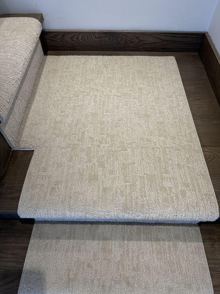 90 degree left turn landing carpet for Mallard Manor stair runner on dark hardwood stairs