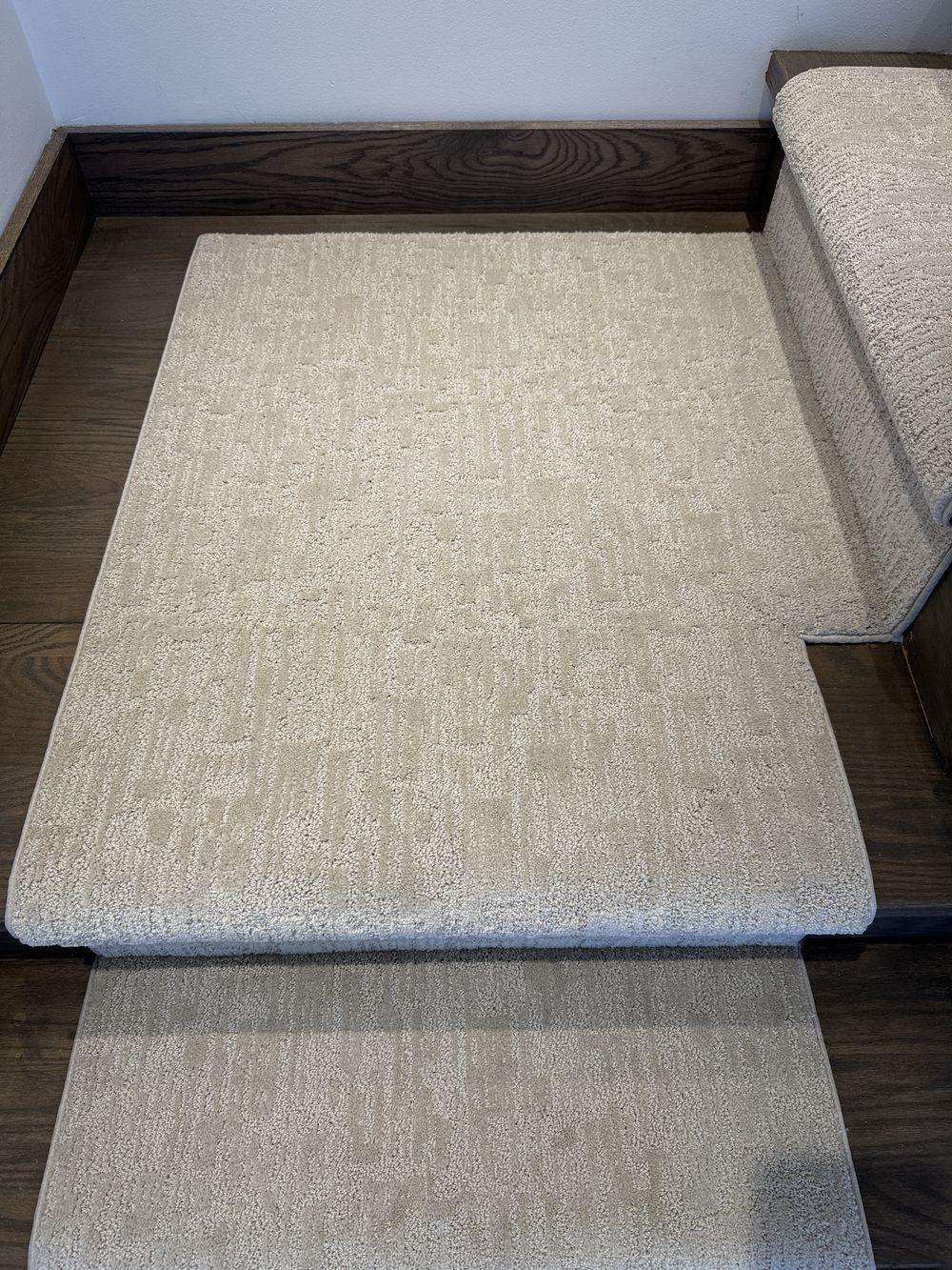90 degree right turn landing carpet for Mallard Manor stair runner on dark hardwood stairs