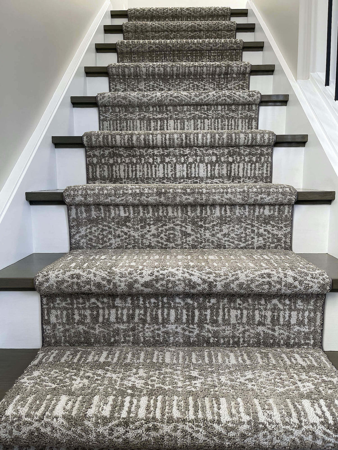 grey-stair-runner-landing