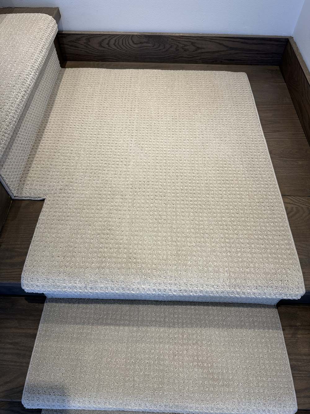 90 degree left turn landing carpet for Garibaldi Estate Democracy stair runner on dark hardwood stairs