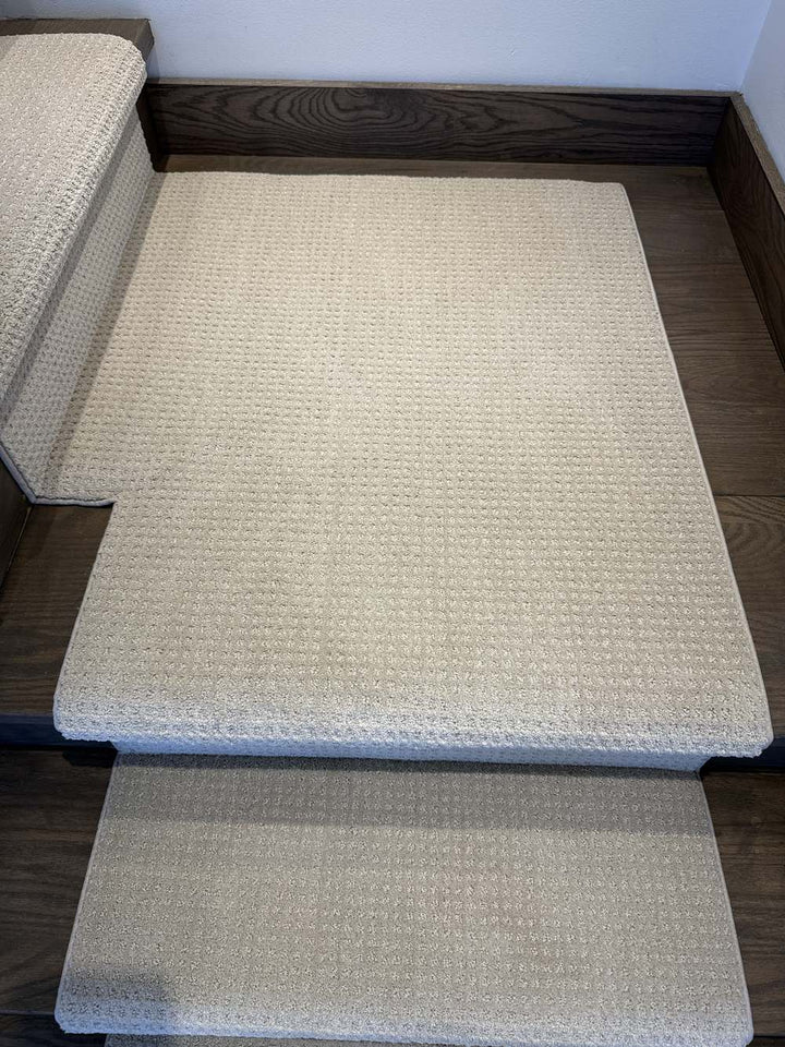90 degree left turn landing carpet for Garibaldi Estate Democracy stair runner on dark hardwood stairs