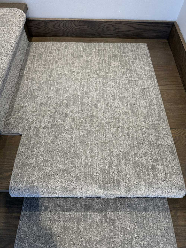 90 degree left turn landing carpet for Mallard Manor Mist Gray stair runner on dark hardwood stairs