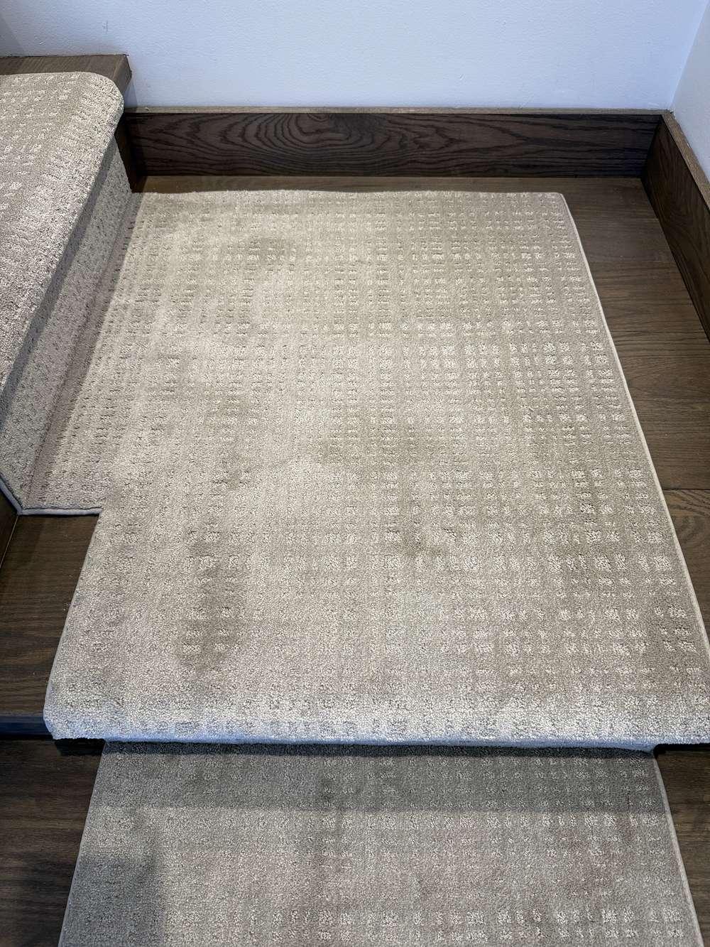 90 degree left turn landing carpet for Tanager Lodge Brown Bag stair runner on dark hardwood stairs