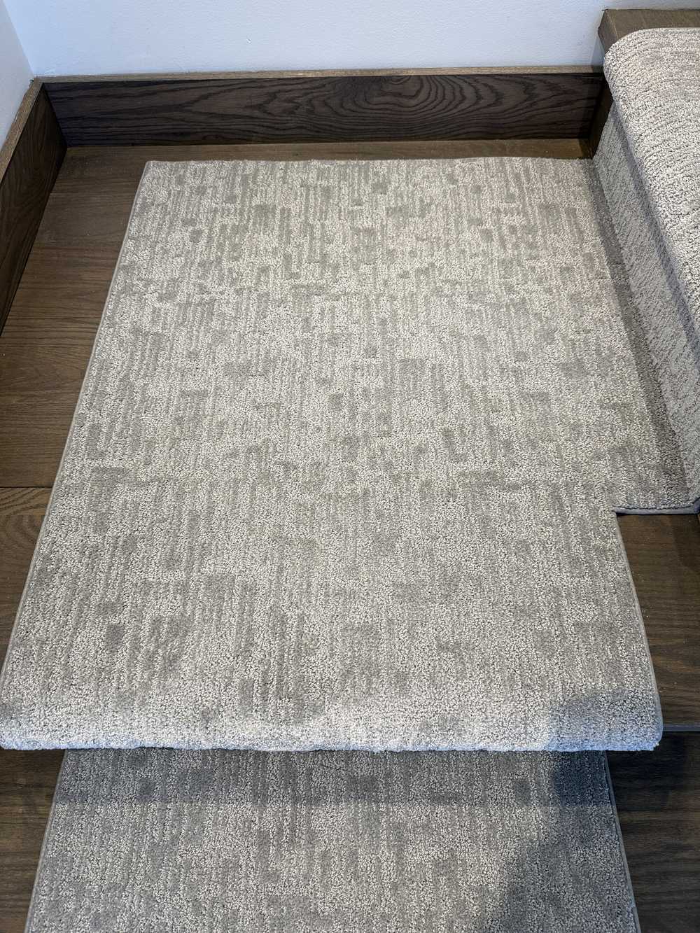 90 degree right turn landing carpet for Mallard Manor Mist Gray stair runner on dark hardwood stairs