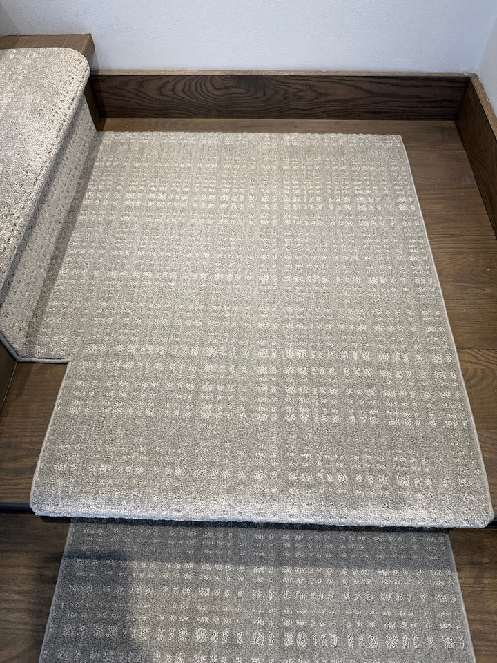 90 degree Left turn landing for stair runner on dark wood stairs