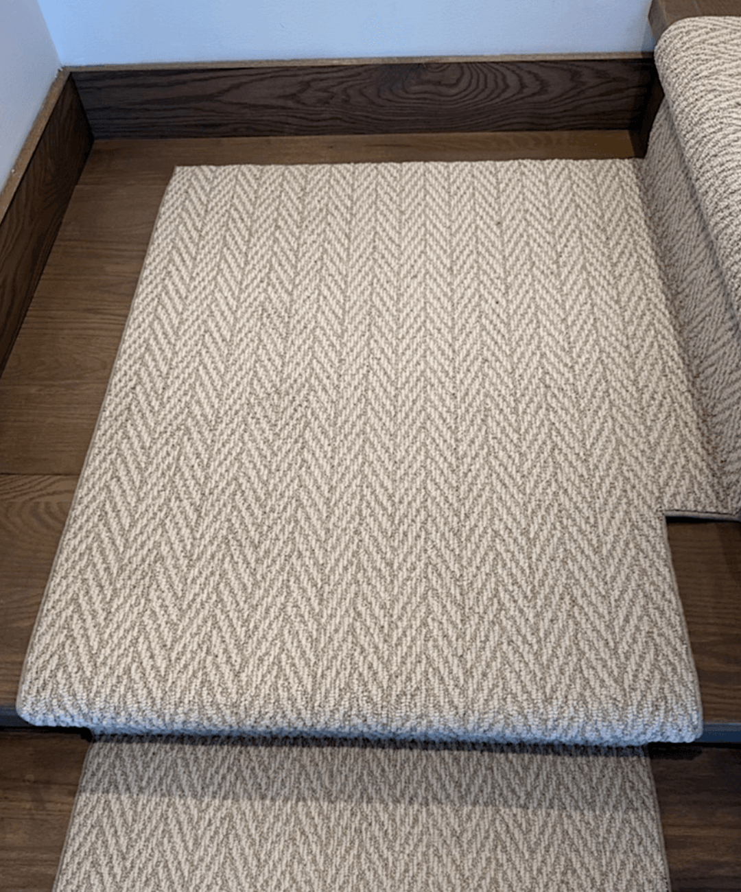 Stair runner landing for 90 degree turns