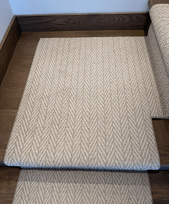 Stair runner landing for 90 degree turns