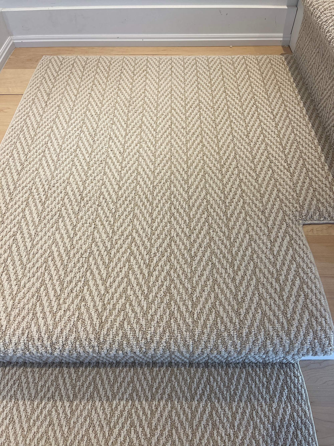 right-turn-stair-runner-landing