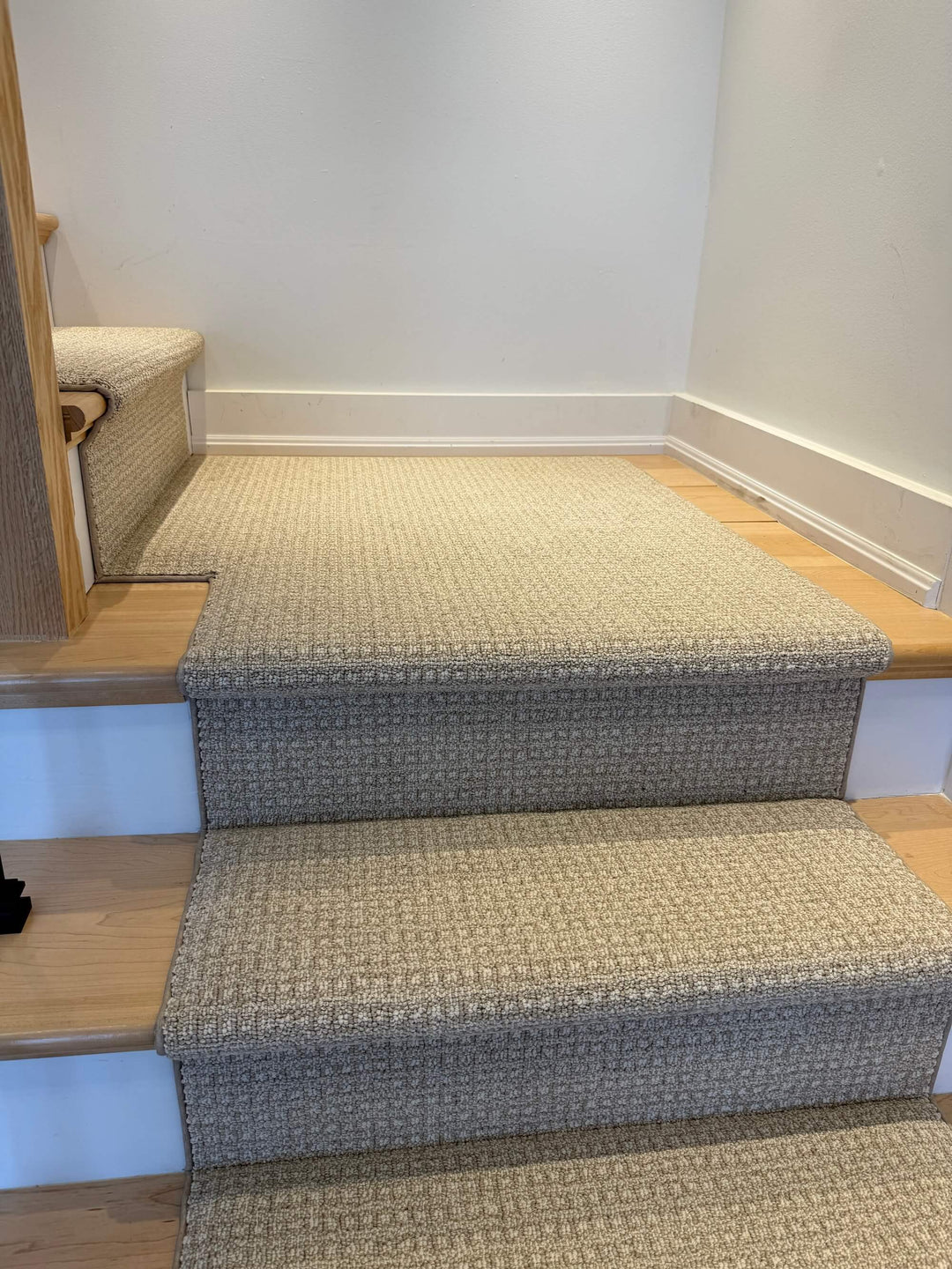 stair-runner-with-a left-turn-landing-carpet