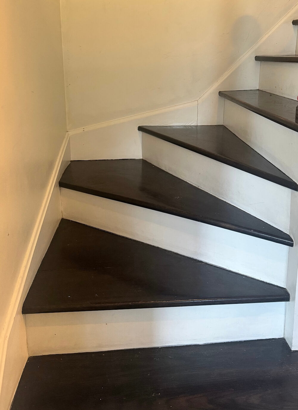 Wedge or pie shaped stairs with stair runner