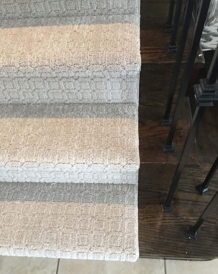 Patterned-Stair-Runner-for-wood-Stairs